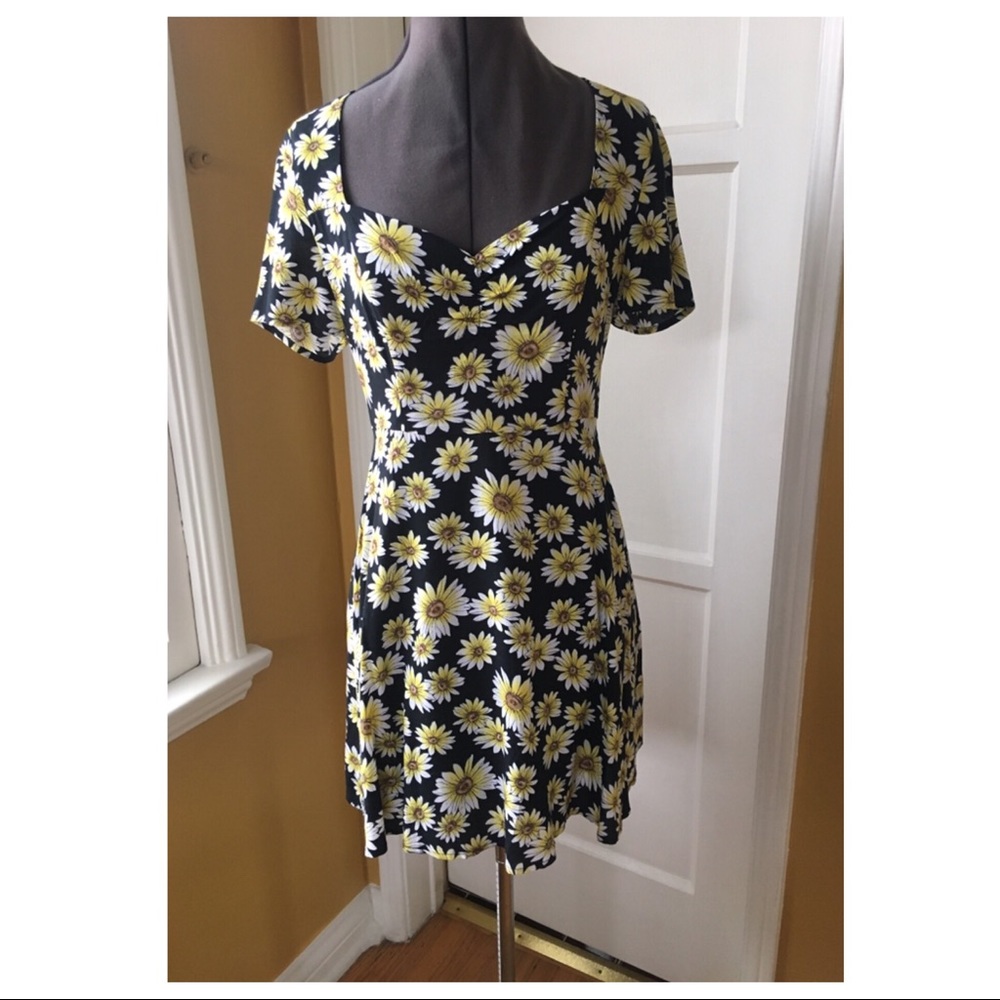Black daisy flower 90s style dress